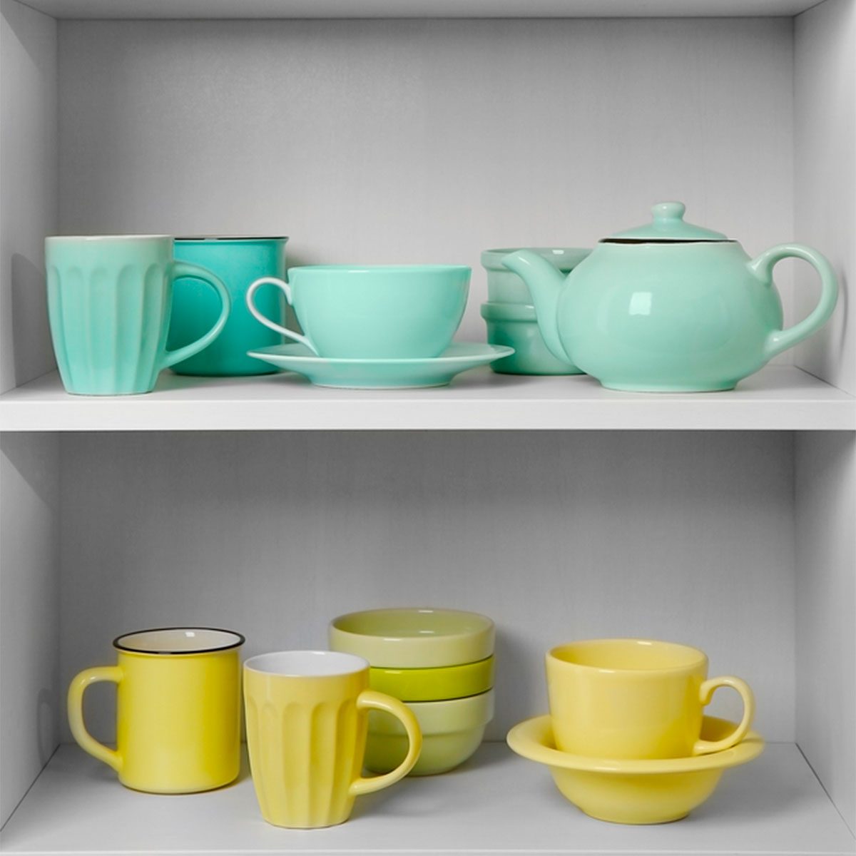 Small Room Ideas: Color-Coordinate Shelves