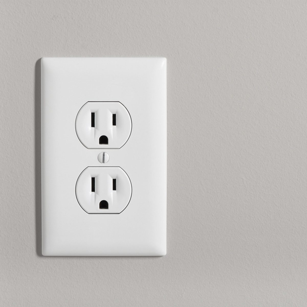 shutterstock_430207006 wall outlet