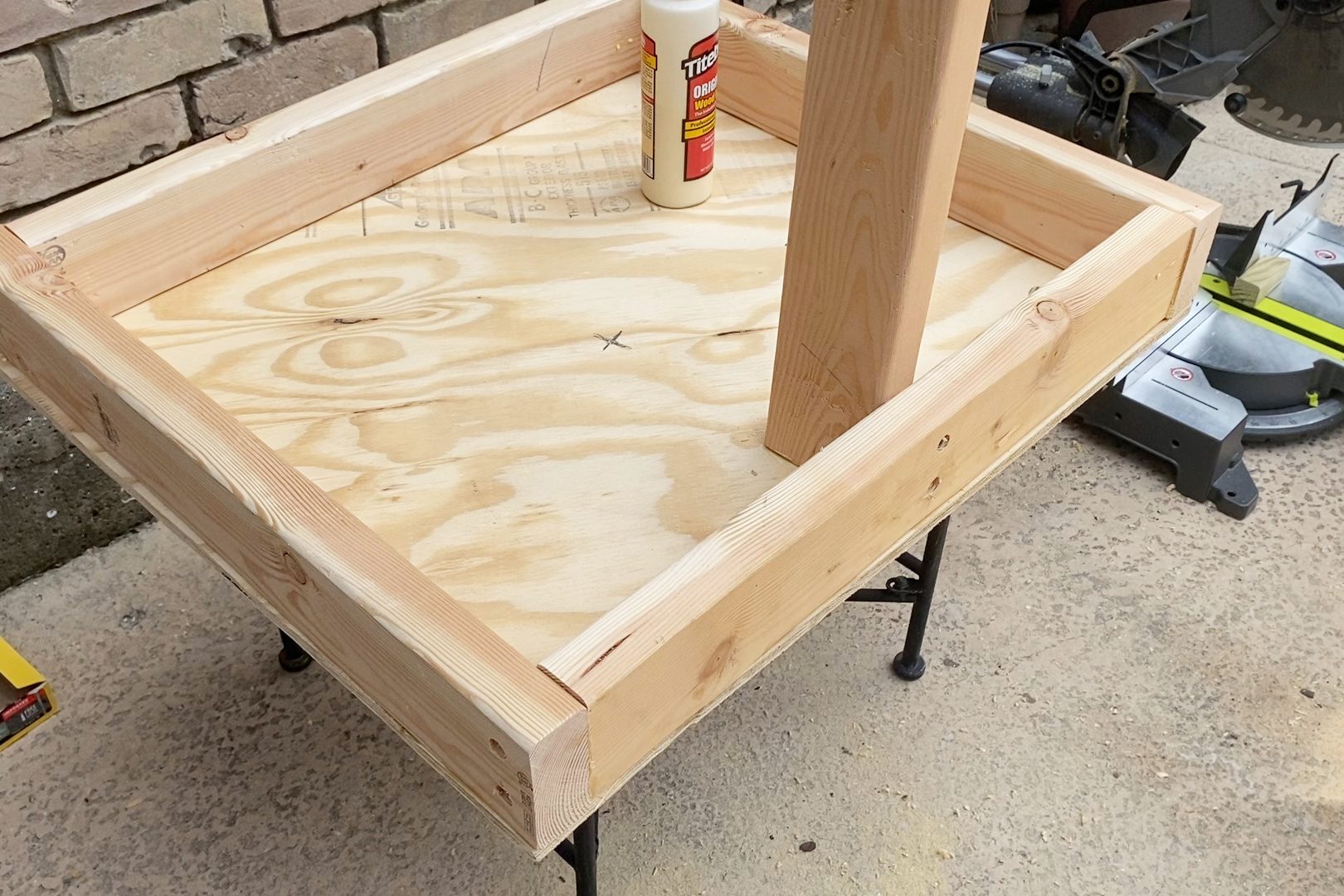 base upright