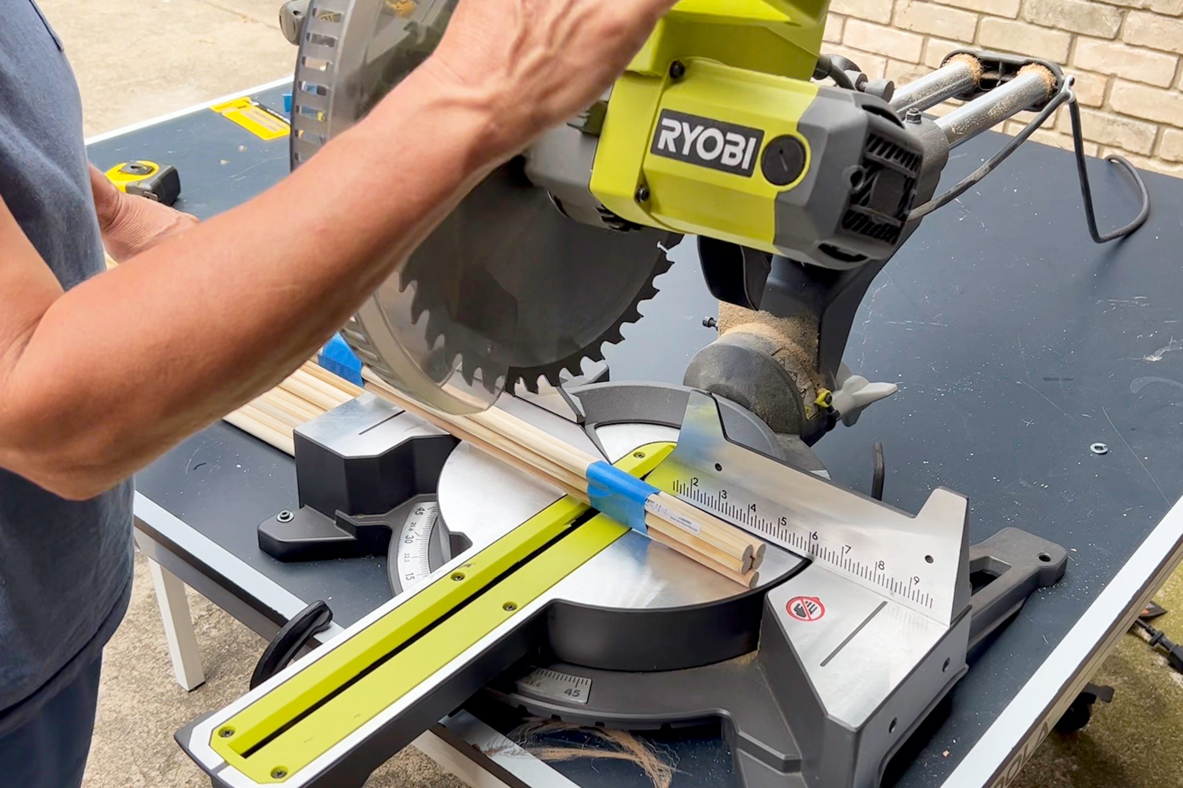 Cutting dowels